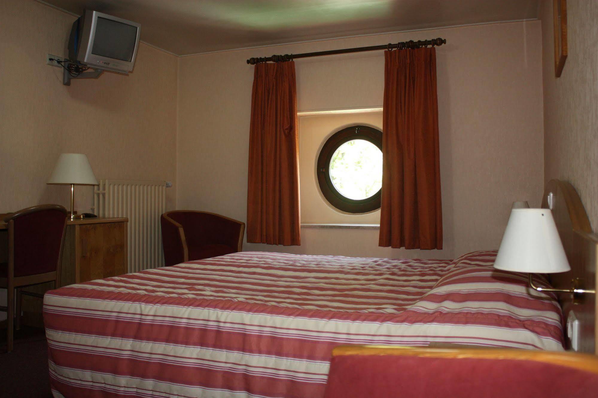 Hotel Op Der Bleech Larochette Exterior photo
